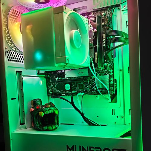 PC GAMA MEDIA GAMING