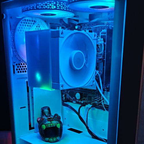 PC GAMA MEDIA GAMING